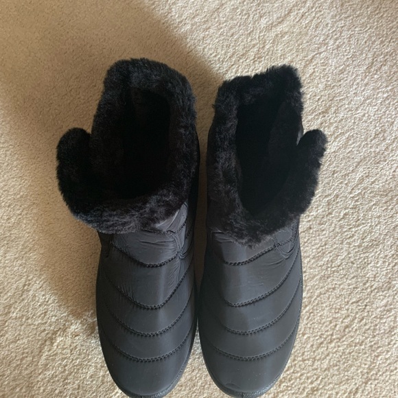 Soft sole side zipper winter booties from Amazon. Never worn. - Picture 9 of 9